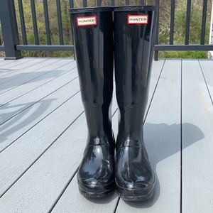 EUC Women’s Tall Hunter Black Gloss Rain Boot with Extendable Calf